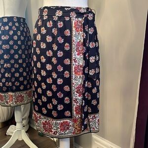 Loft Navy Floral Skirt Size Small